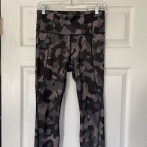 Athleta Small Camo Lightning fit 7/8